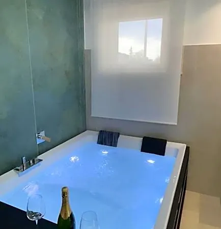 Mirage Bed & Breakfast 3*