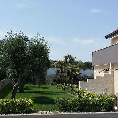 Mirage Bed & Breakfast 3*